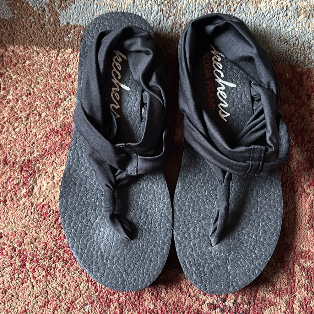 Skechers Yoga Foam Womens Size 8 Fabric Foam Soles